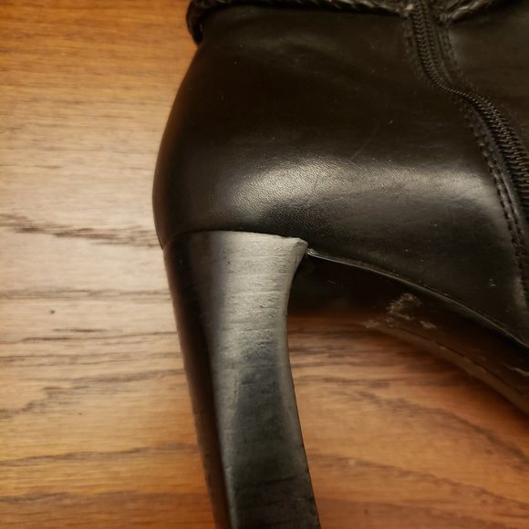 Etienne Aigner Leather Boots! - Picture 6 of 10